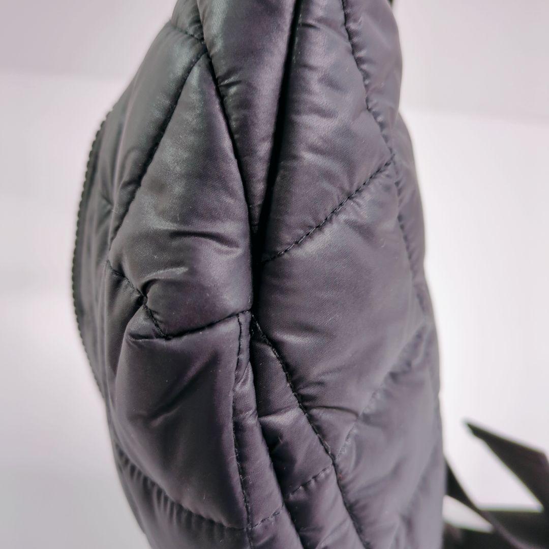 【美品】UGG　ボディバッグ　ウエストポーチ　キルティング　アグ　男女兼用