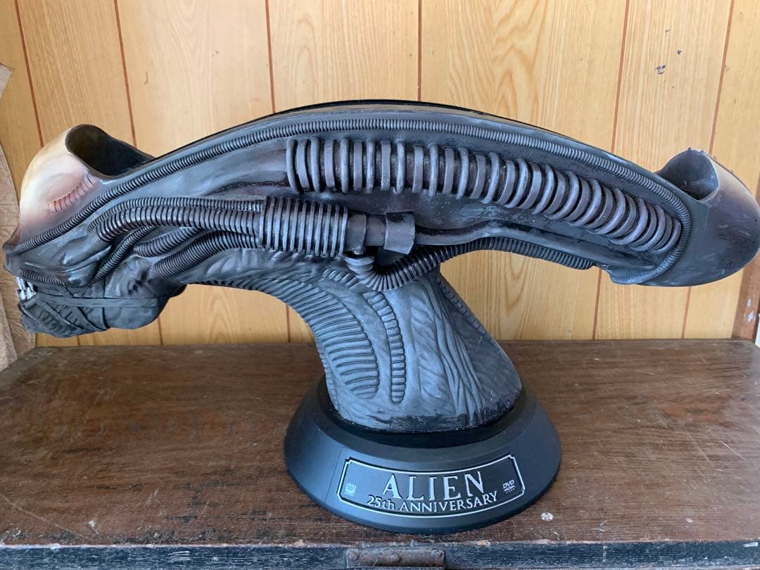 エイリアン 製作25周年記念 アニバーサリー・コレクションフィギュアDVD