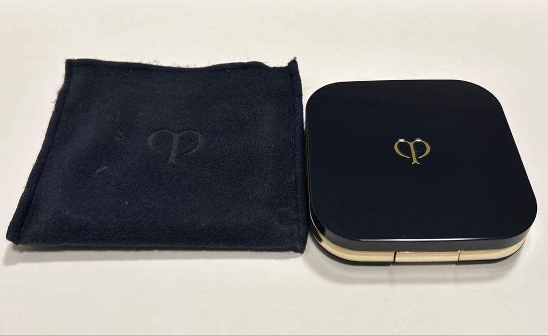 クレ・ド・ポーボーテ　プードルコンパクトエサンシエルn（フェイスパウダー）