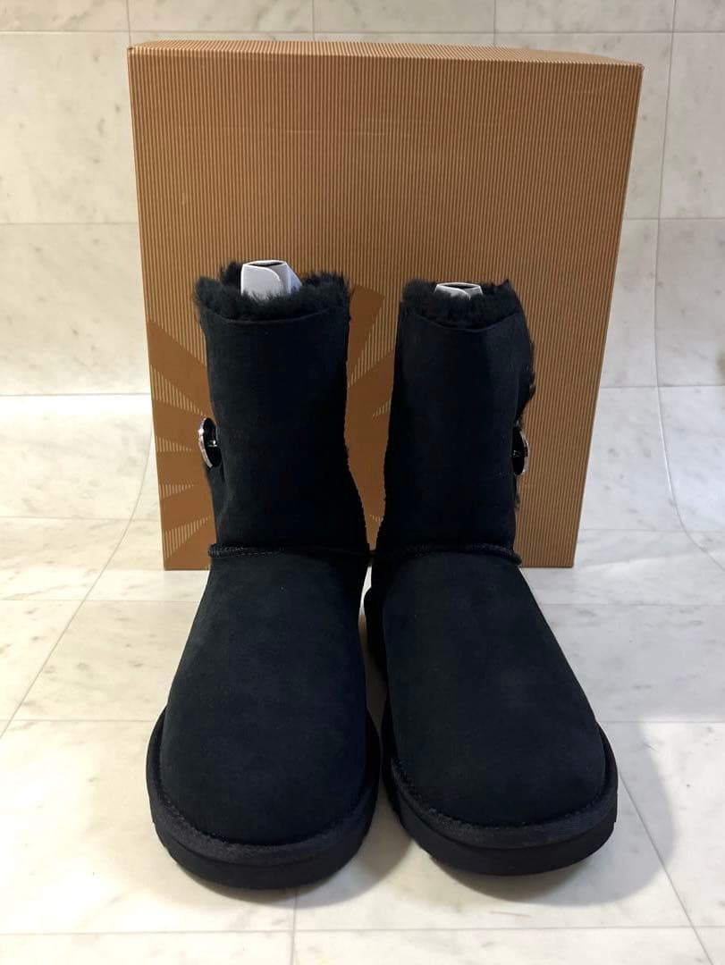 【新品未使用】UGG ブラック ムートンブーツ・スワロフスキー