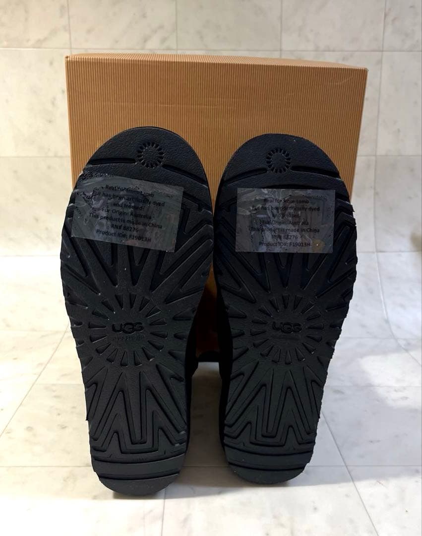 【新品未使用】UGG ブラック ムートンブーツ・スワロフスキー