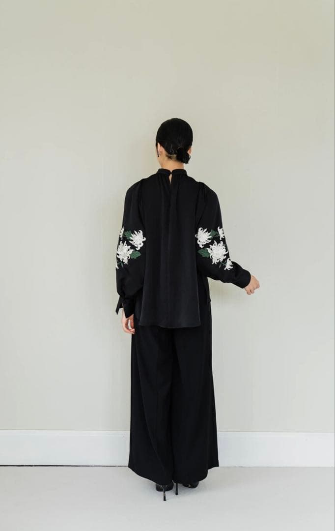 iconology　花を着るブラウス#05【菊】　Black