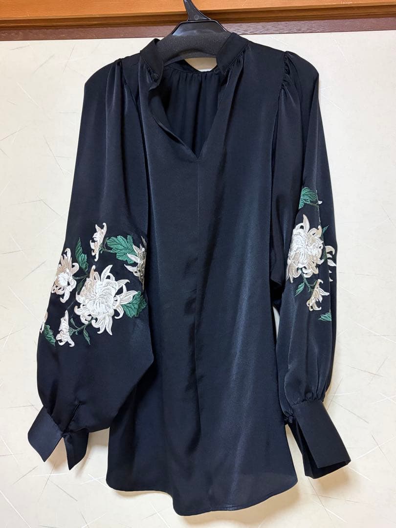 iconology　花を着るブラウス#05【菊】　Black