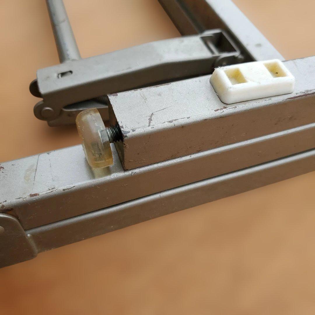 円形折りたたみテーブル ブラウン