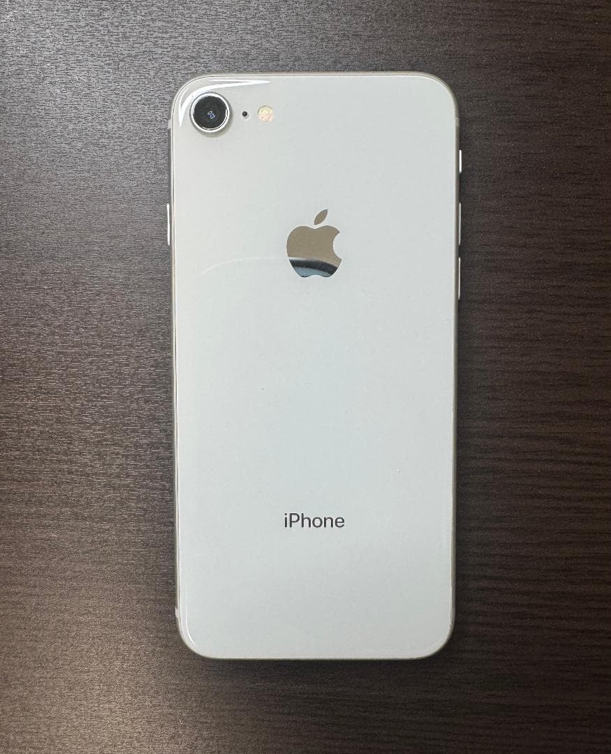 美品 iPhone 8 シルバー 64GB SIMフリー