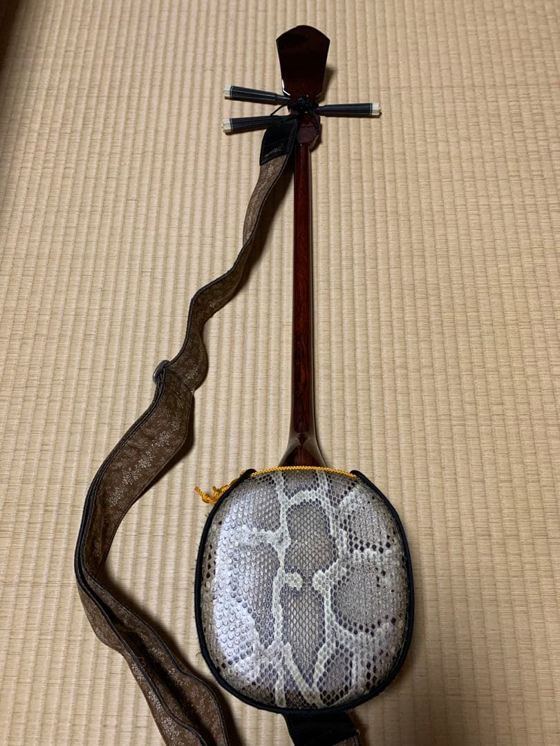 高級琉球三味線　三線 ヘビ皮製 ケース付き