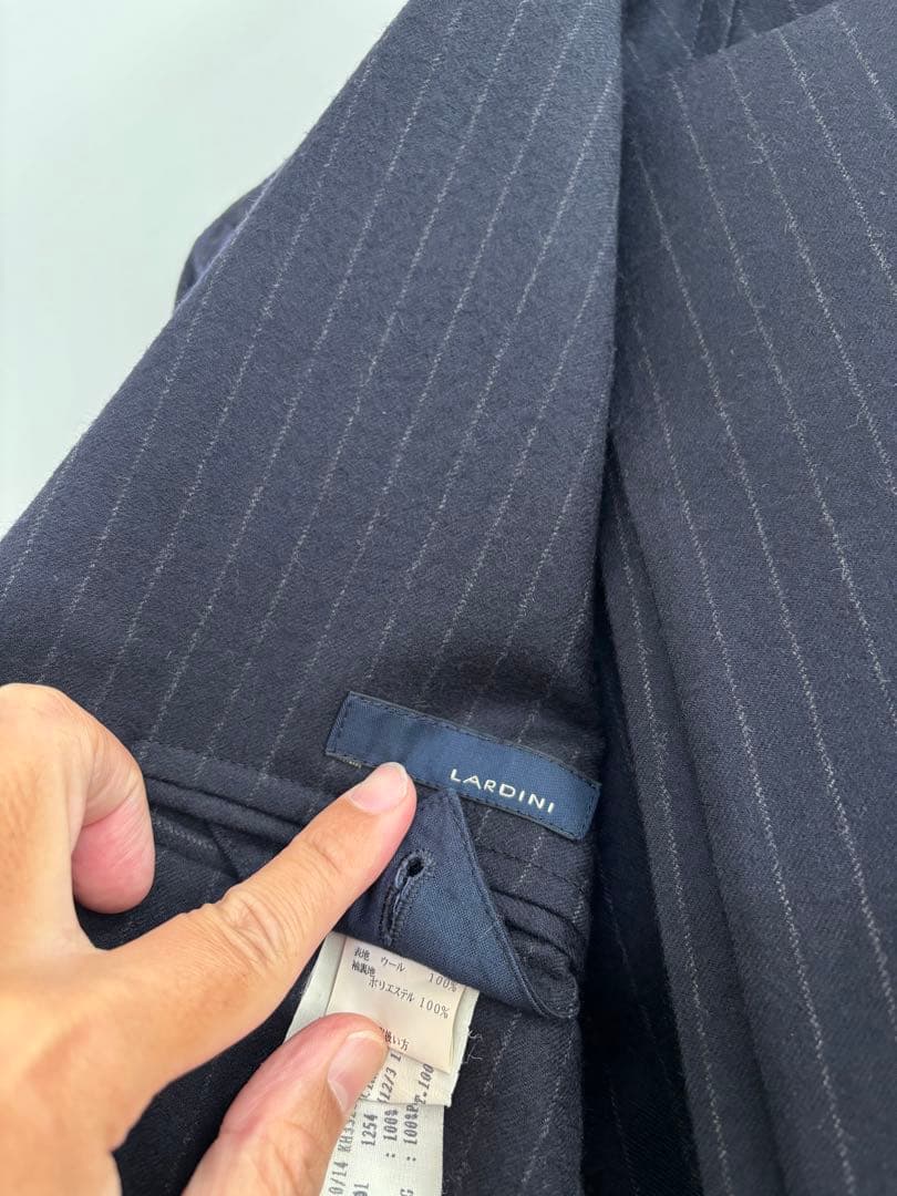 田*.様 LARDINI ストライプ ビジネススーツ 46