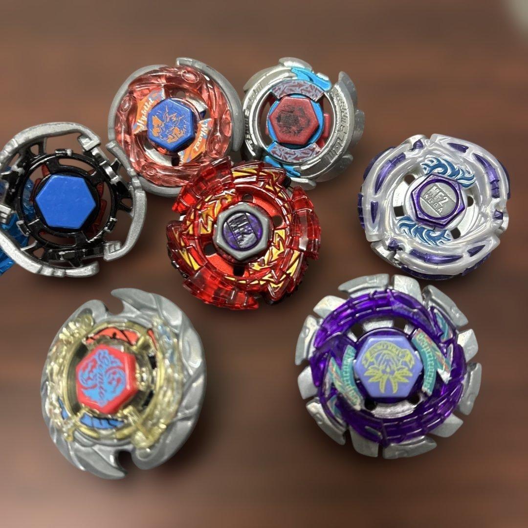 メタルファイトベイブレード 解らないので写真で判断してください