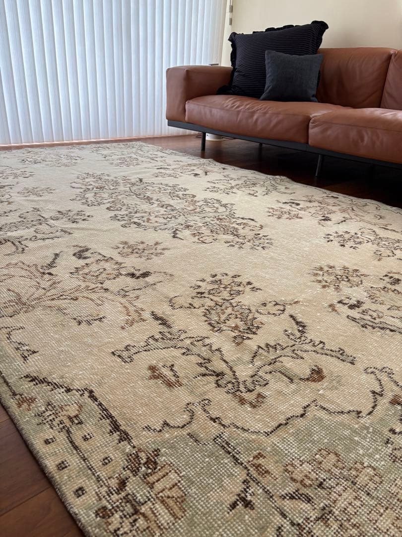 ヴィンテージラグ　ベージュオーバーダイ　ボタニカルフローラル　トルコ　雅姫さん