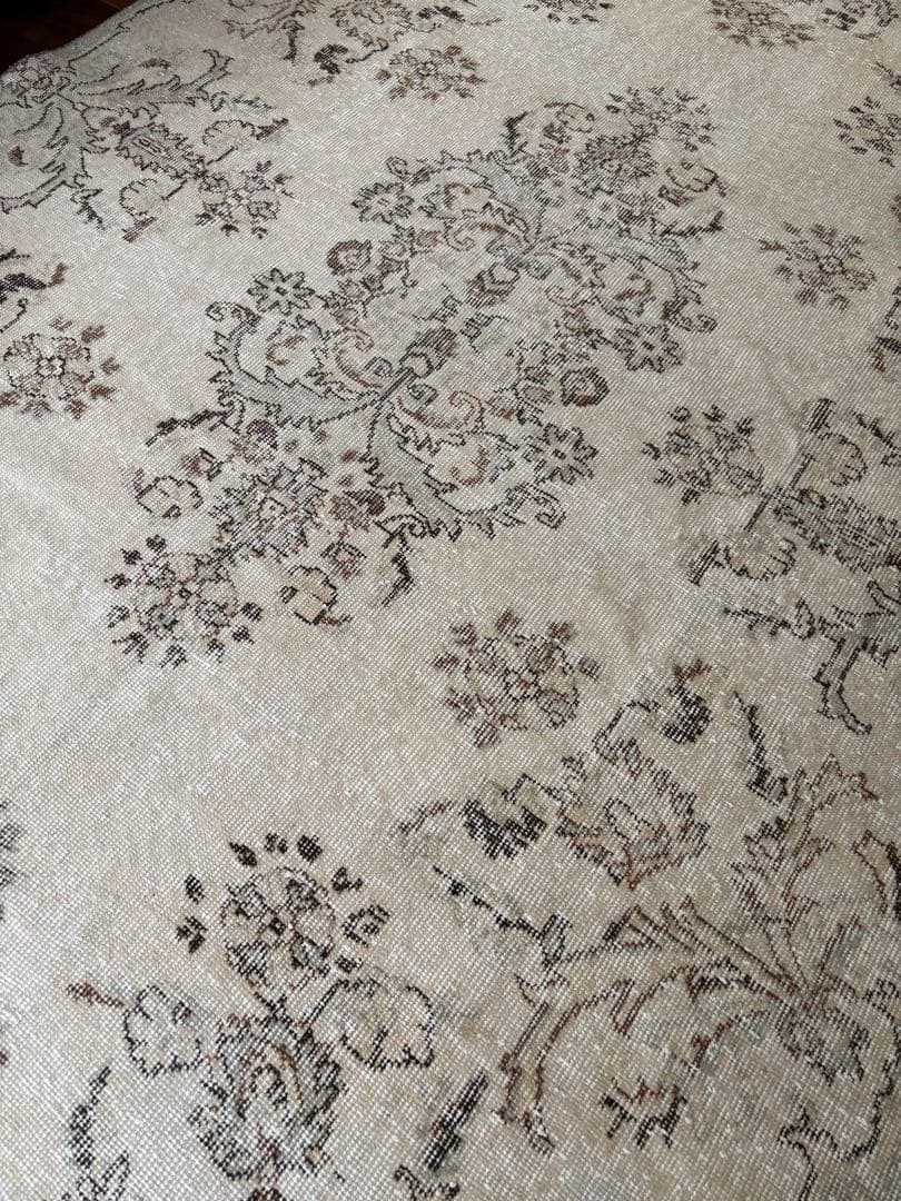 ヴィンテージラグ　ベージュオーバーダイ　ボタニカルフローラル　トルコ　雅姫さん