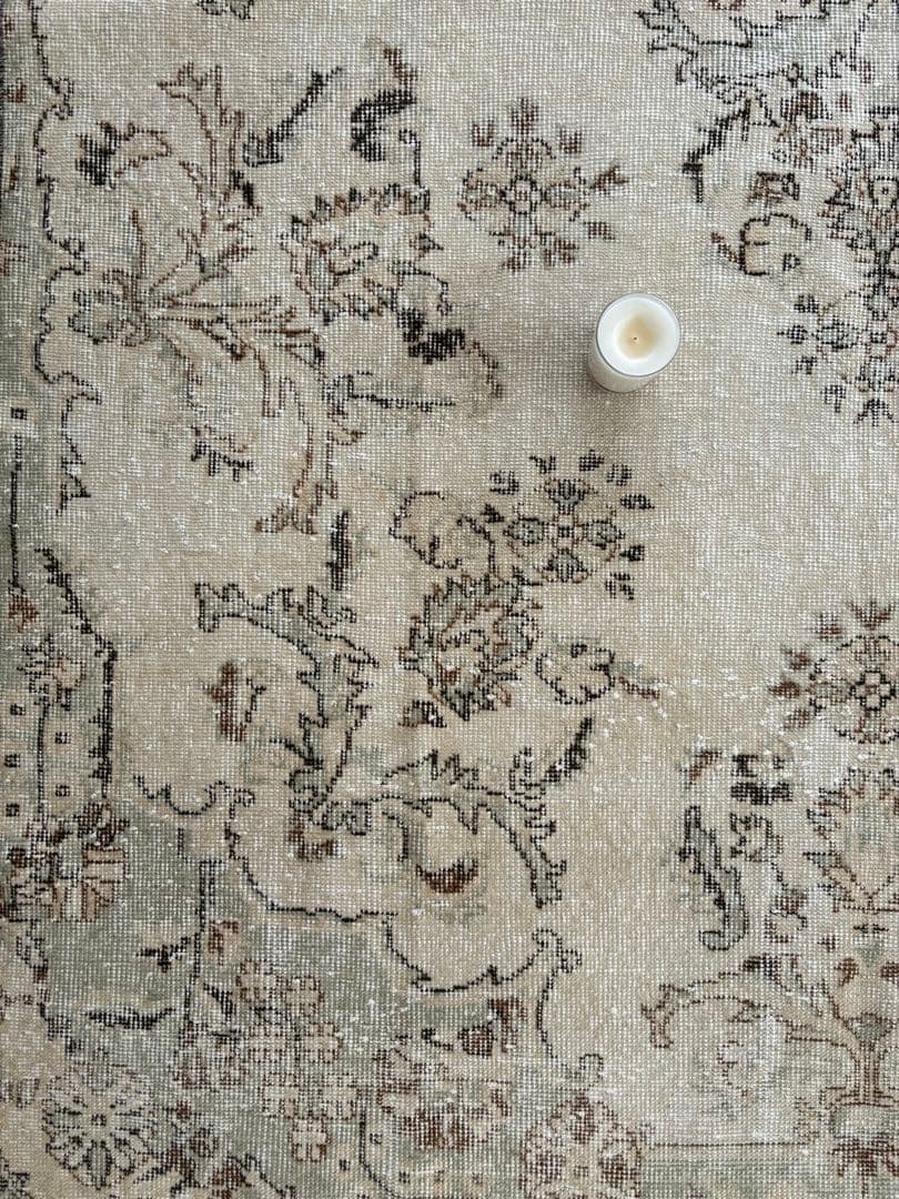 ヴィンテージラグ　ベージュオーバーダイ　ボタニカルフローラル　トルコ　雅姫さん