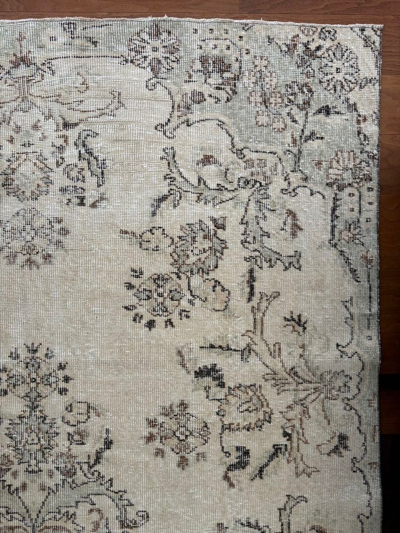 ヴィンテージラグ　ベージュオーバーダイ　ボタニカルフローラル　トルコ　雅姫さん