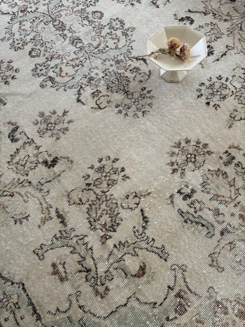 ヴィンテージラグ　ベージュオーバーダイ　ボタニカルフローラル　トルコ　雅姫さん