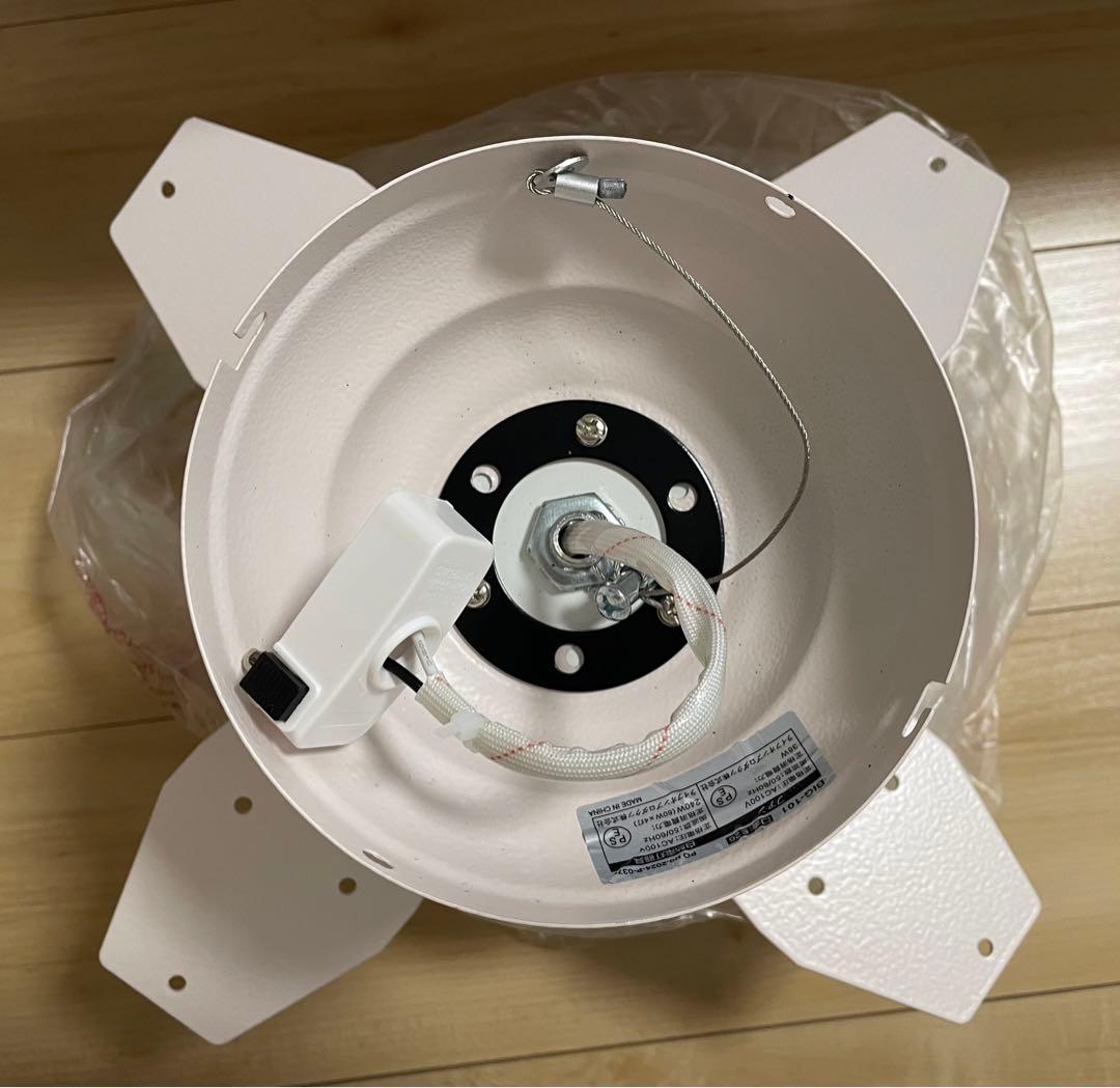 シンプルデザインのシーリングファン(4灯 ホワイト)