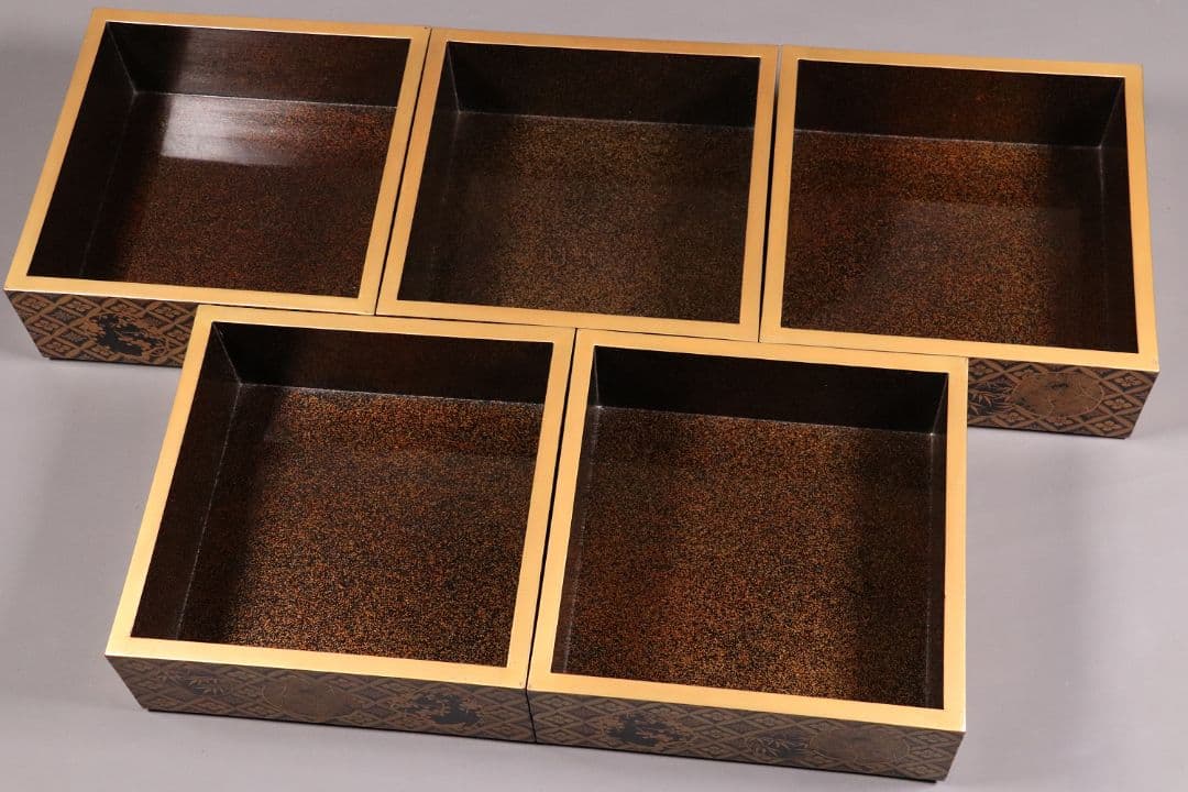 MA322 時代木製漆器 総蒔絵総梨地 花七宝 花の丸蒔絵 五段重 山水 二枚蓋