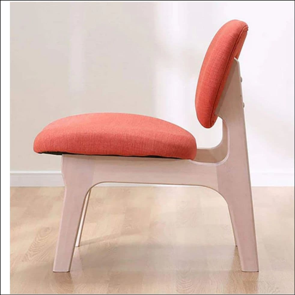 オレンジ色の1人掛けソファ