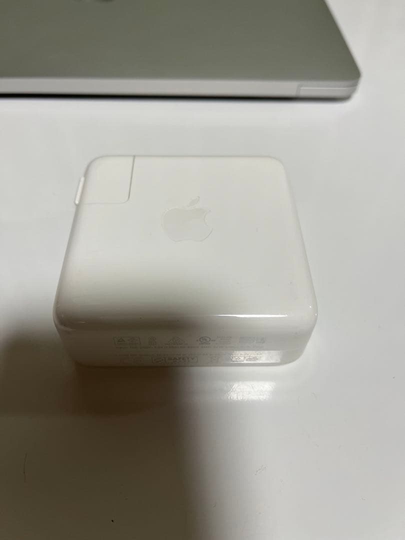 Apple MacBook Pro 2019年モデル、ほとんど使ってません。