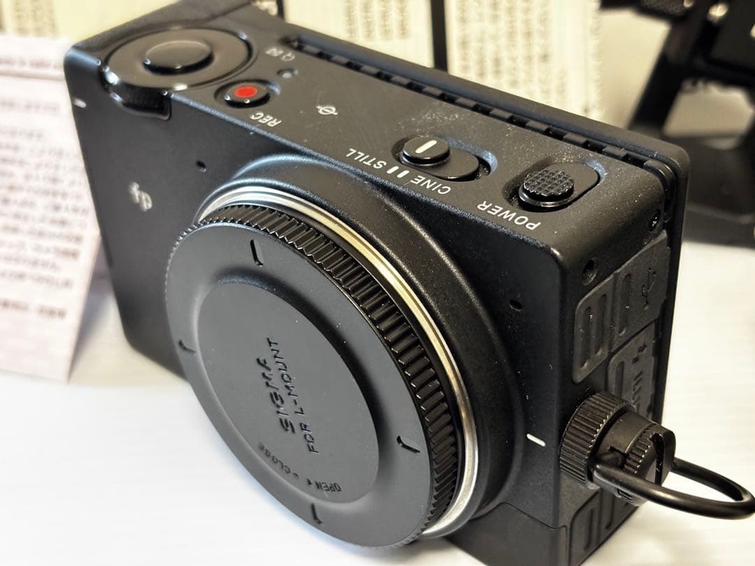 本体・レンズセット　SIGMA fp & 45mm F2.8 DG DN kit