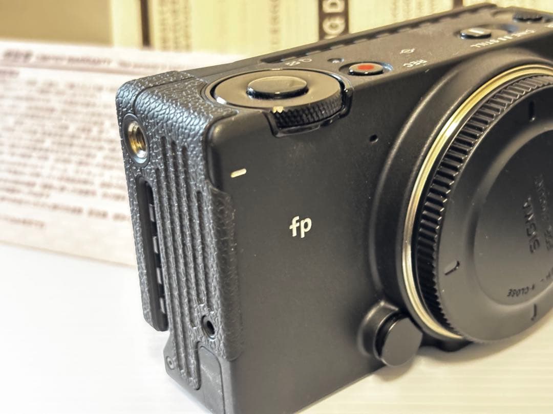 本体・レンズセット　SIGMA fp & 45mm F2.8 DG DN kit