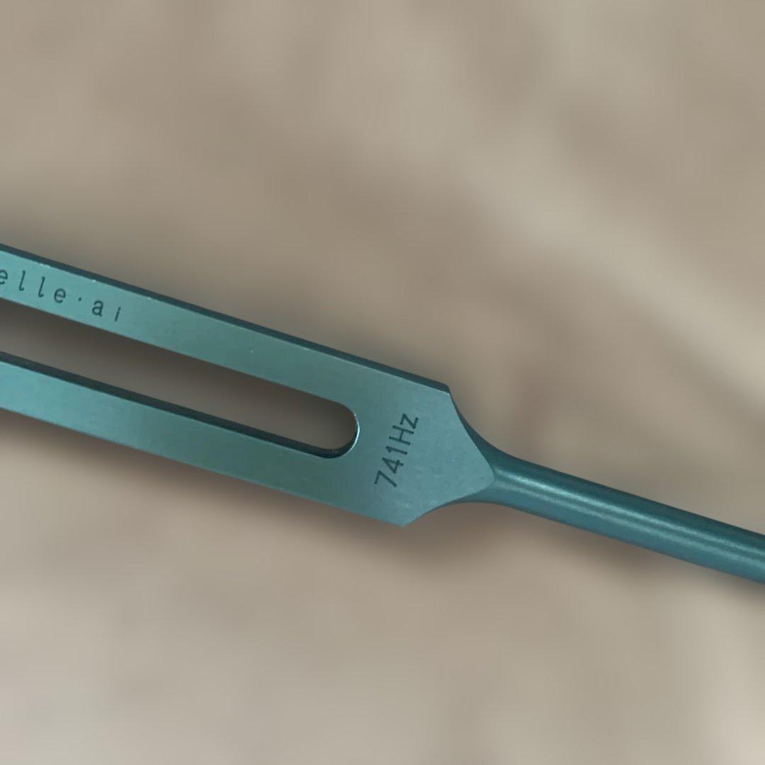 マドモアゼル愛　741Hz クリアリングチューナー　 （深海）