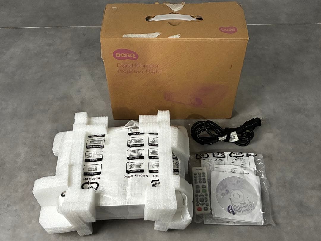 ✅ BenQ MS524プロジェクター HDMI対応リモコン箱付き高輝度映像機器