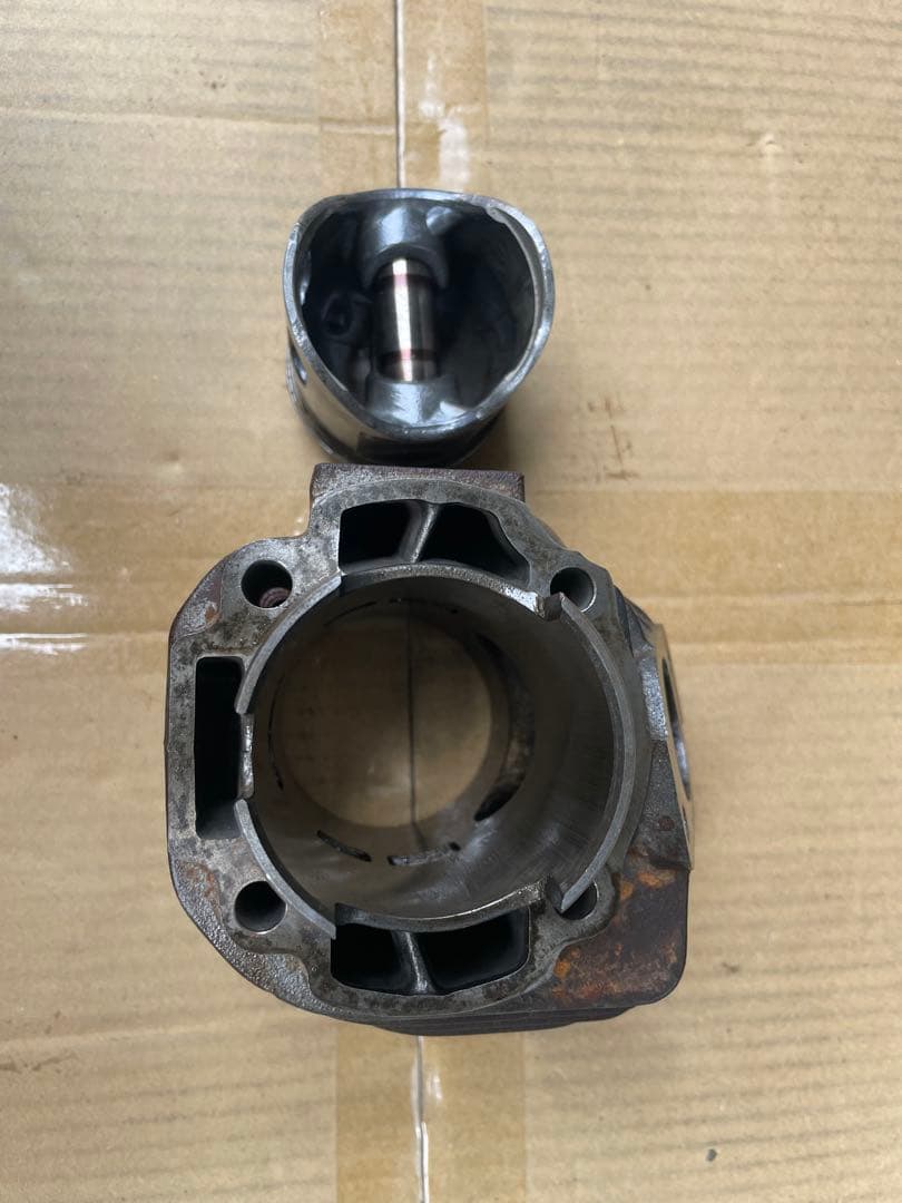 グランドアクシス100 社外シリンダーとピストン