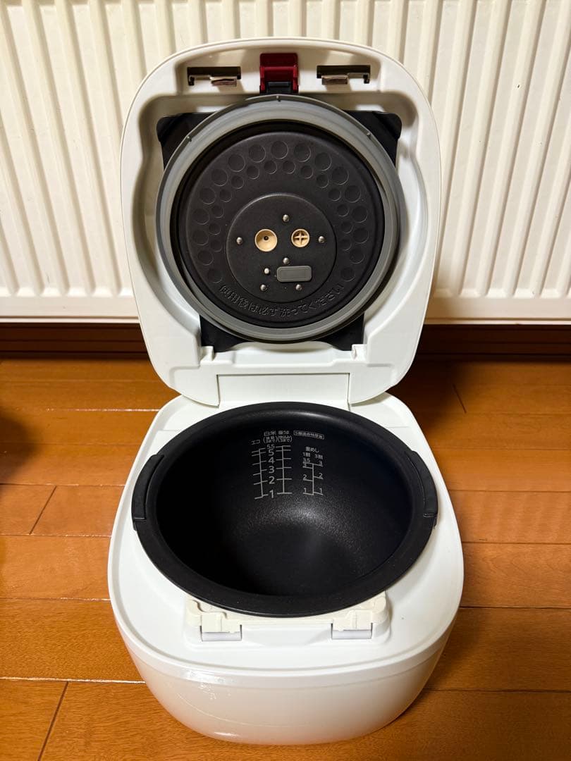 美品　TIGER 炊飯器 可変W圧力　熱封土鍋JPC-B100 5合炊き