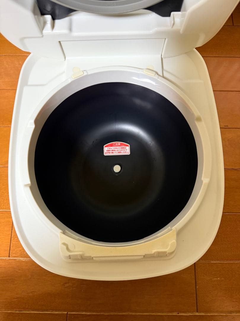 美品　TIGER 炊飯器 可変W圧力　熱封土鍋JPC-B100 5合炊き