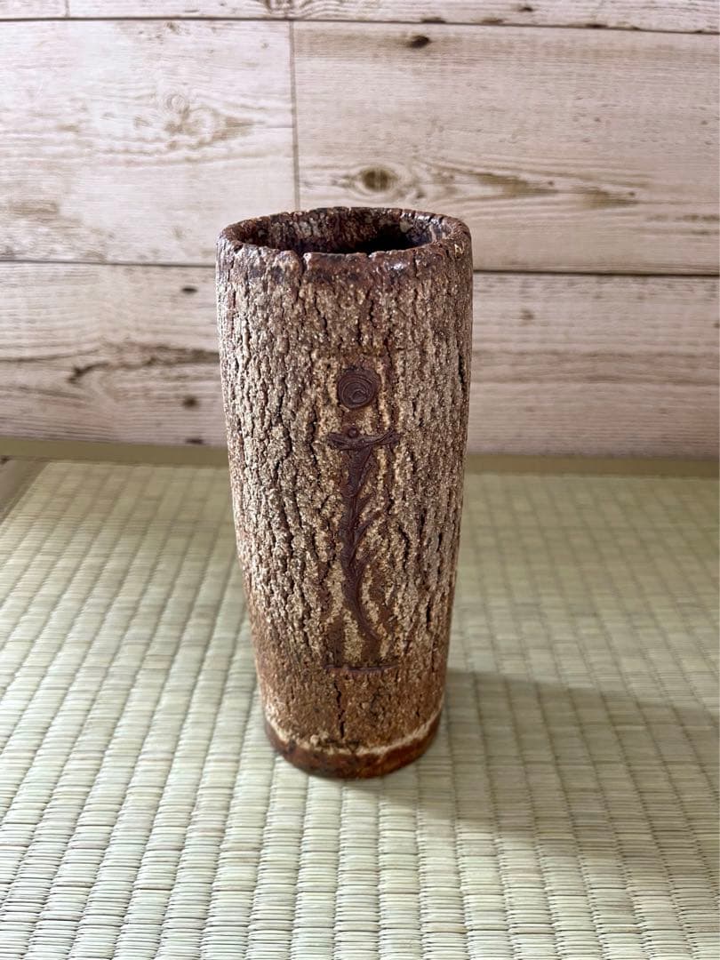 河本五郎　作　灰釉竜花入　共箱あり