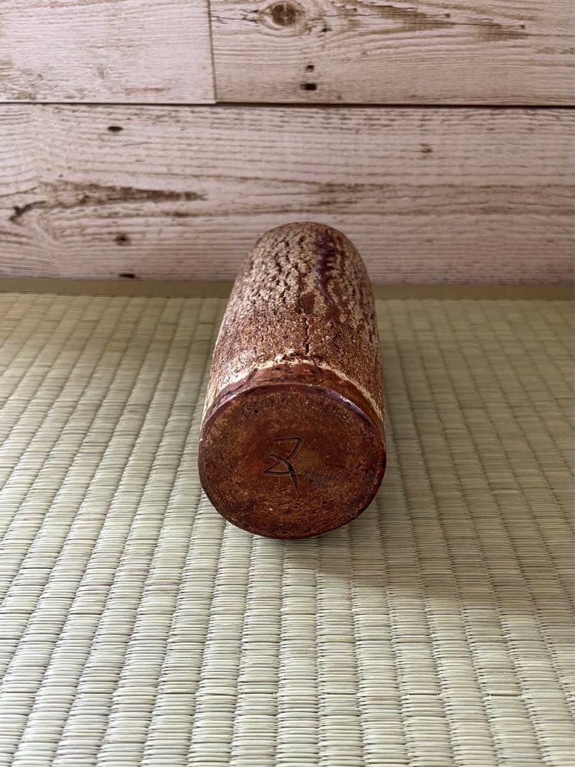 河本五郎　作　灰釉竜花入　共箱あり