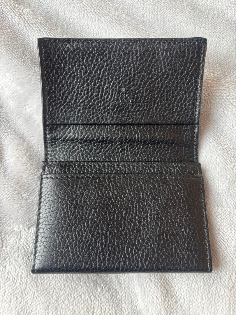 【グッチ】黒いレザー名刺入れ GGロゴ付き