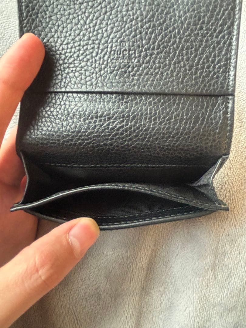【グッチ】黒いレザー名刺入れ GGロゴ付き