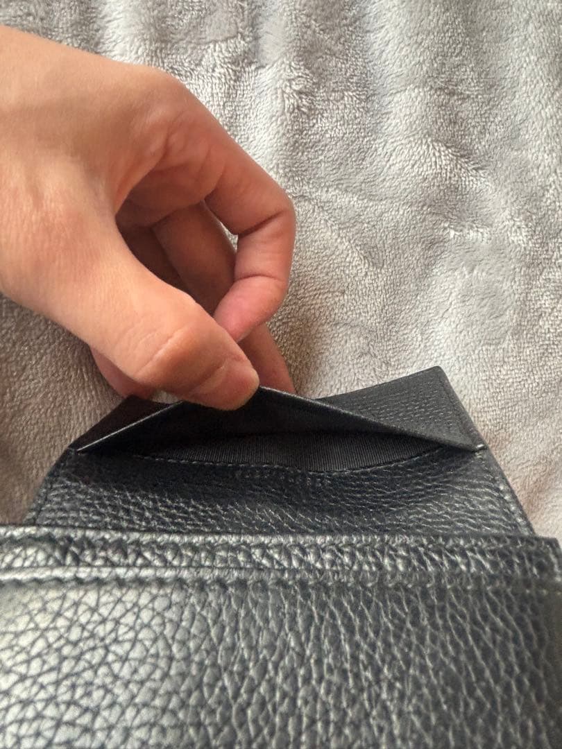 【グッチ】黒いレザー名刺入れ GGロゴ付き