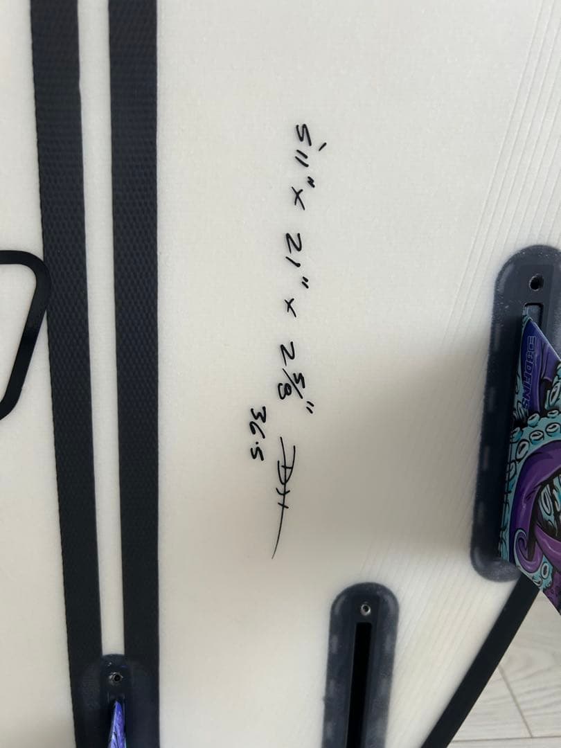 DHD ショートボード　5.11（36.5L）フィン付き