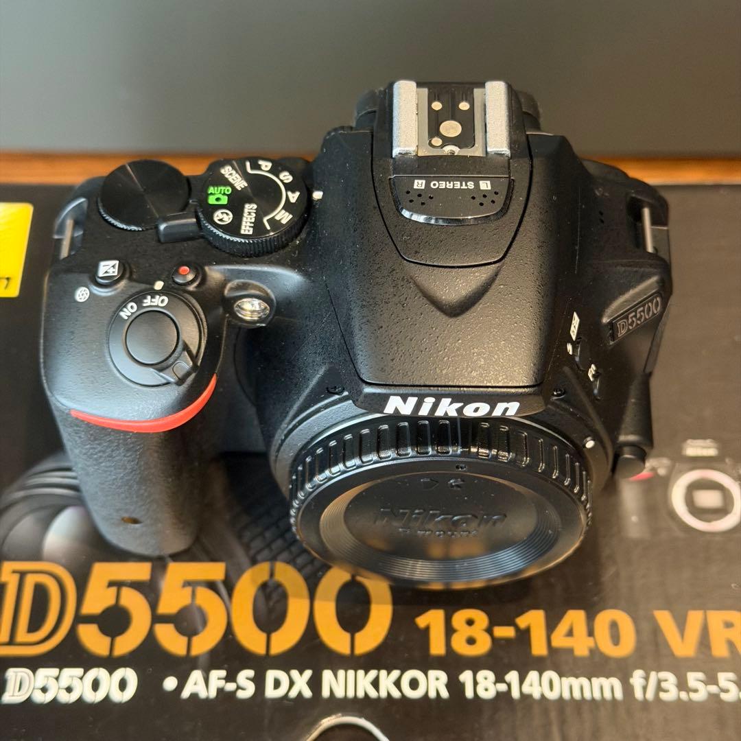 Nikon D5500 デジタル一眼レフ 18-140 VR レンズキット