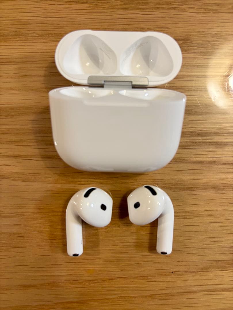 【美品】apple AirPods4 アクティブノイズキャンセリング搭載モデル