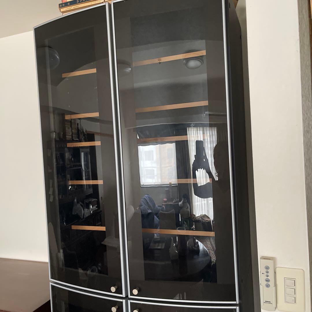 送料込み★飾り棚　ブラック×シルバー ガラス扉　日本製 本棚としてもOKです