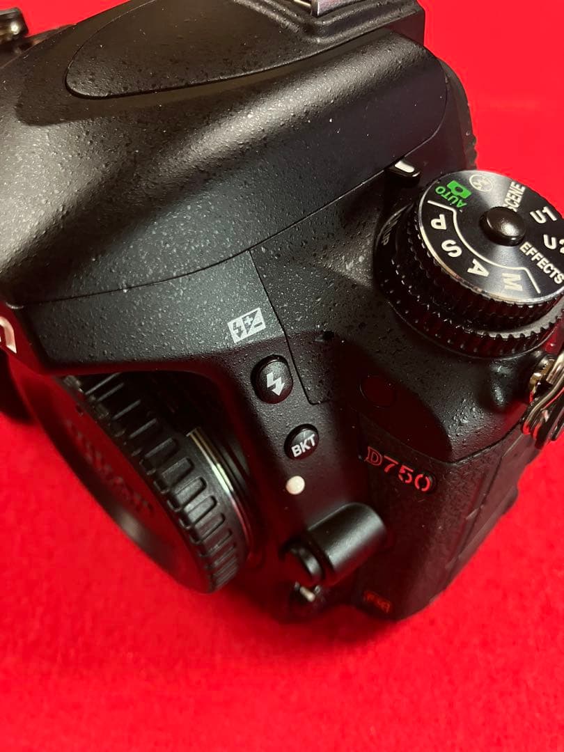 衝撃大特価　これがＮＯ1！ Ｄ7000 Ｓ数288回　18-135mmズ-ム