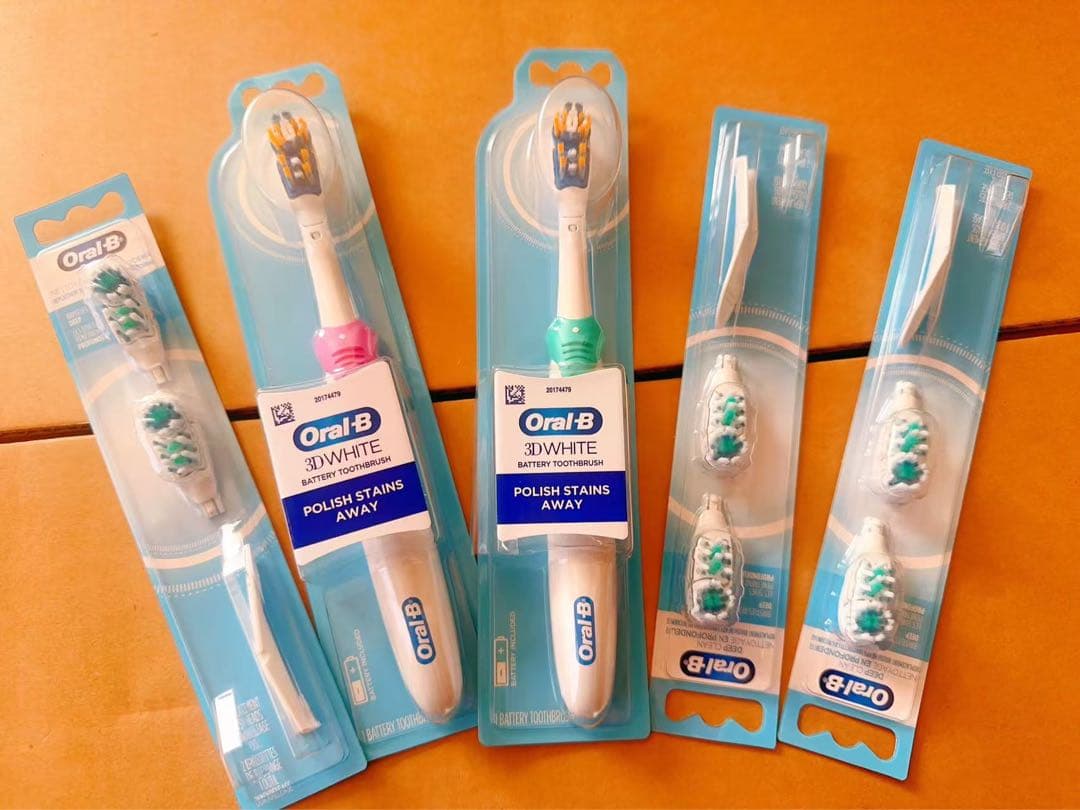 Oral-B 3D White 電動歯ブラシ本体　➕　詰め替え