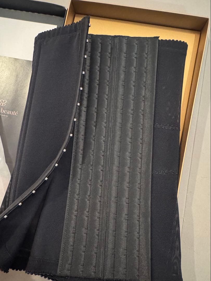 プゥアボーテ　ウエストニッパー　Mサイズ