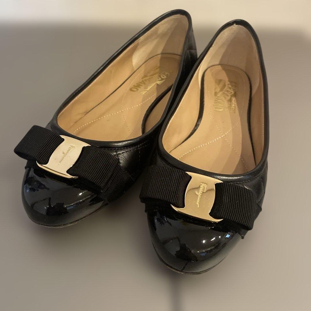 ◉フェラガモ　フラットシューズ　サイズ6 1/2 　靴の裏側のみ汚れあり