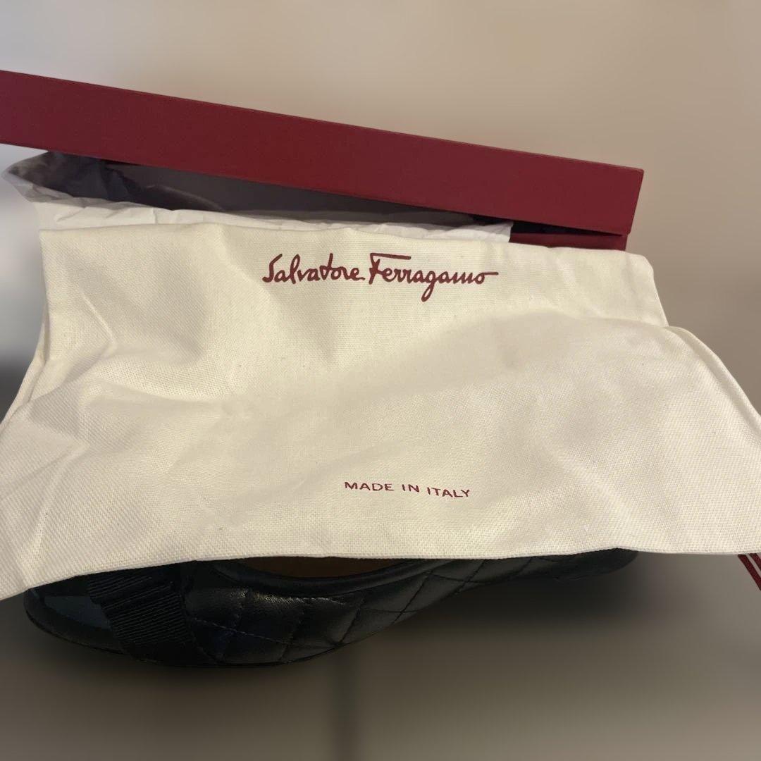 ◉フェラガモ　フラットシューズ　サイズ6 1/2 　靴の裏側のみ汚れあり