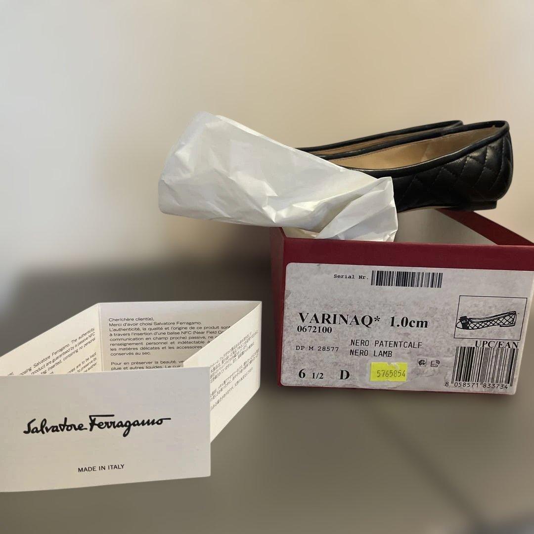 ◉フェラガモ　フラットシューズ　サイズ6 1/2 　靴の裏側のみ汚れあり