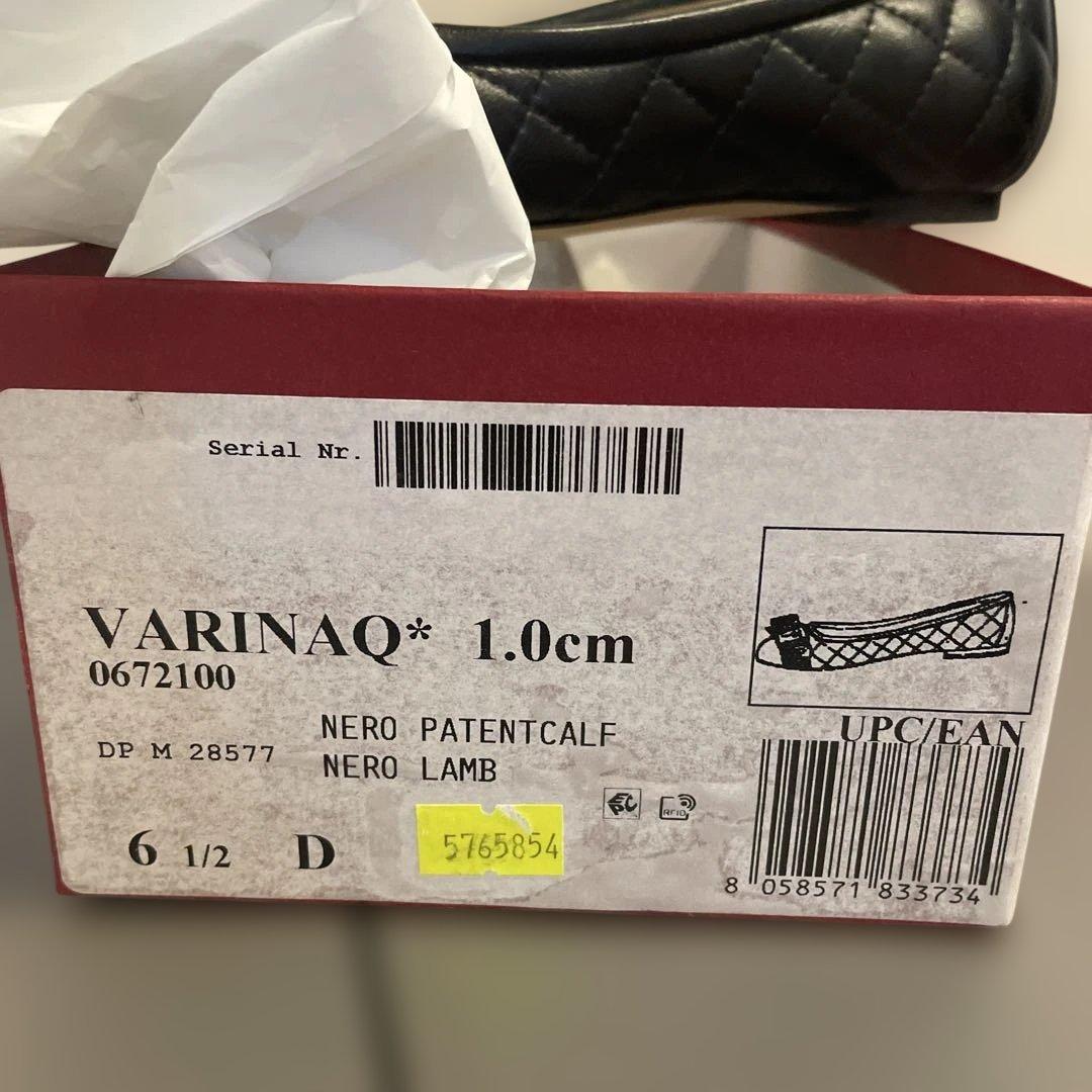 ◉フェラガモ　フラットシューズ　サイズ6 1/2 　靴の裏側のみ汚れあり