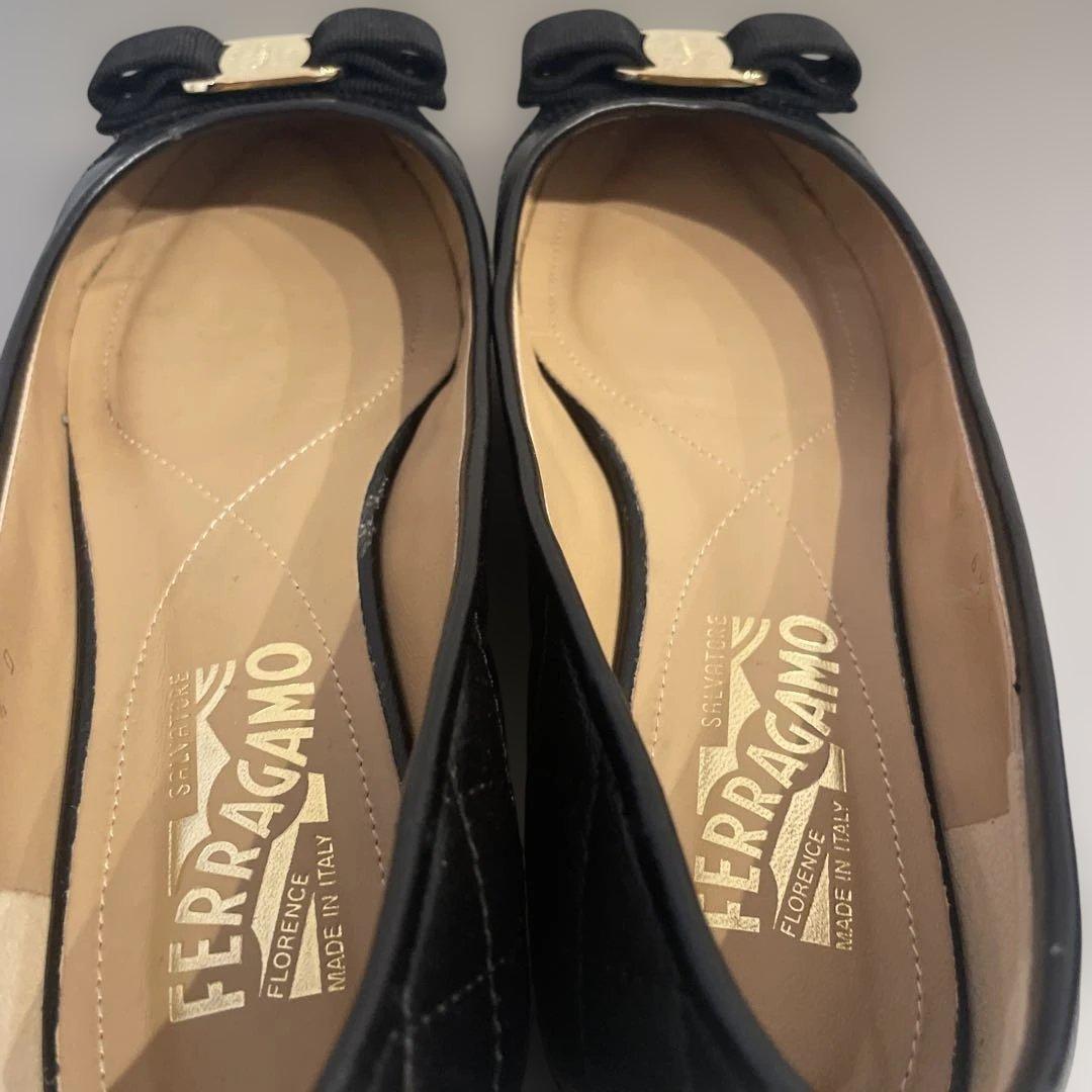 ◉フェラガモ　フラットシューズ　サイズ6 1/2 　靴の裏側のみ汚れあり