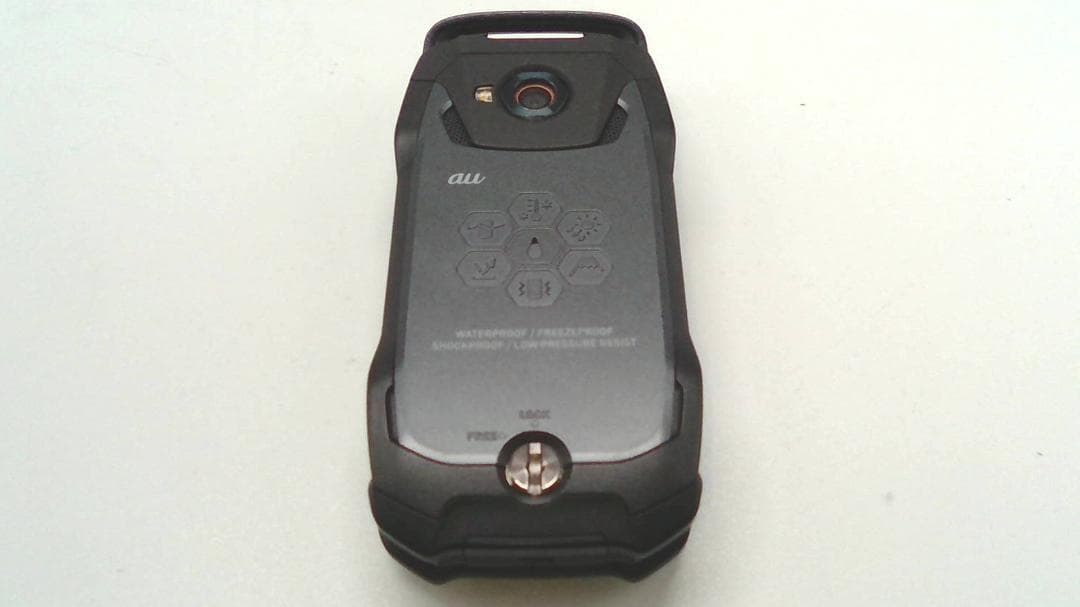 MC1064 KYY31 au ブラック SIMロック解除済み