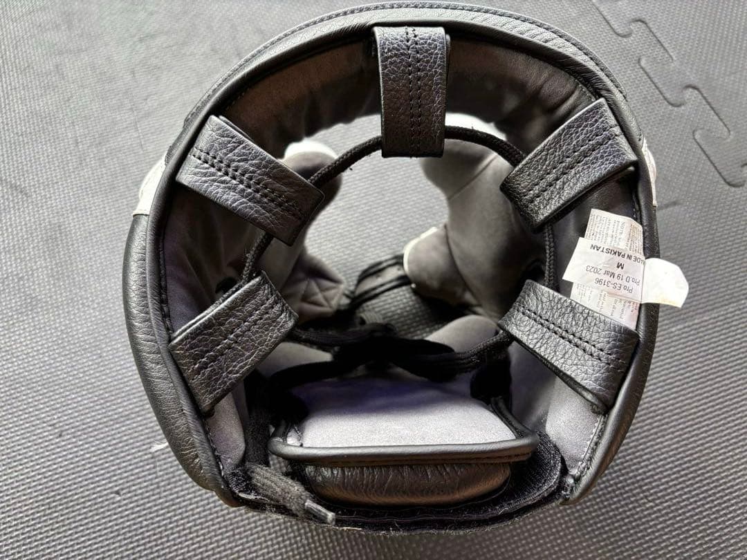 【最終値下げ】RIVAL ボクシングヘッドギア 黒/白 Mサイズ