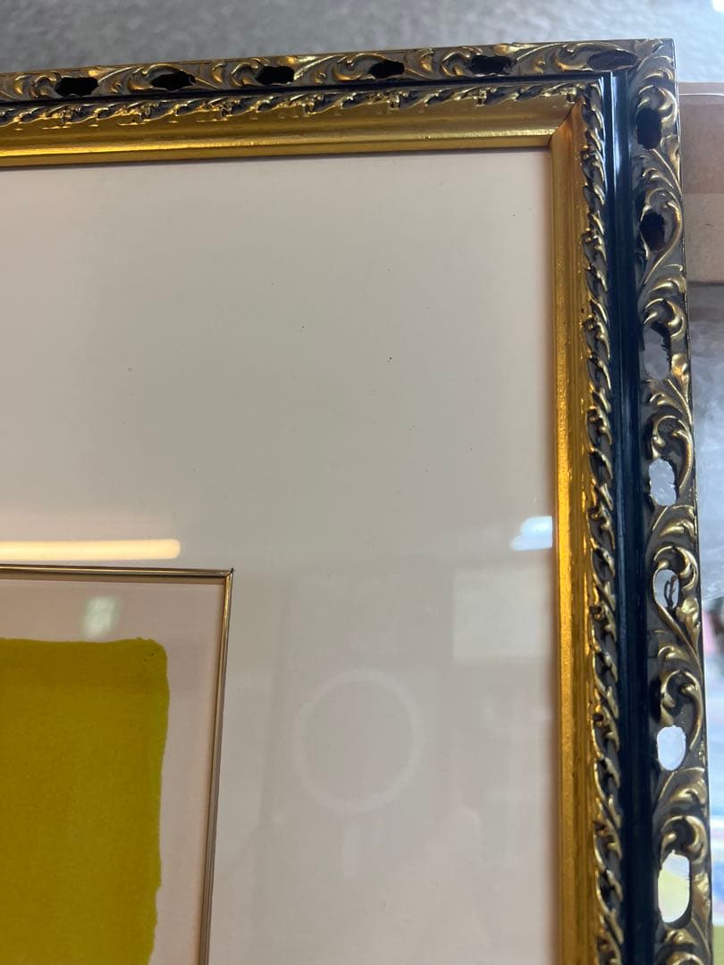 カトラン　黄色と黒の背景のインドバラ　リトグラフ