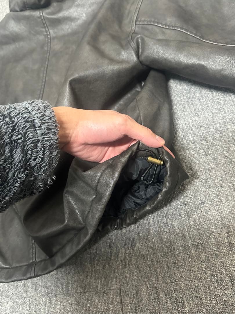 ファー付きフード レザー風ダウンジャケット