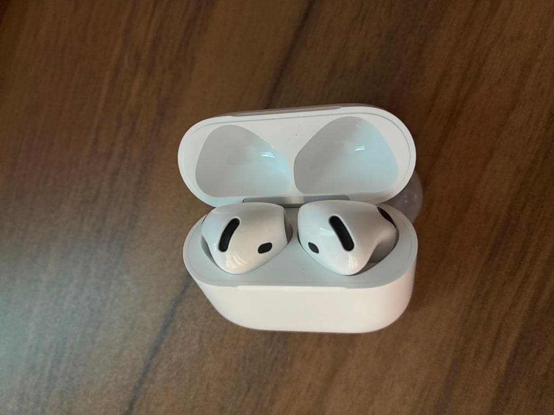 AirPods 4 （アクティブノイズキャンセリング非搭載）